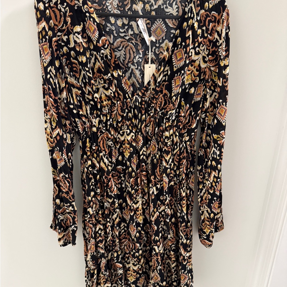Elegant Black and Gold Patterned Dress